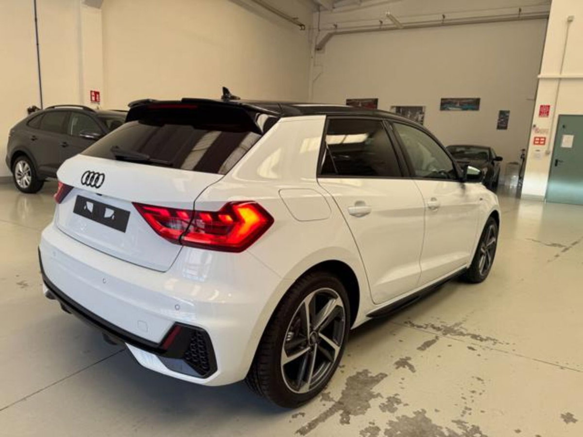 Audi A1 Sportback 30 1.0 tfsi Identity Black 116cv s-tronic (4)