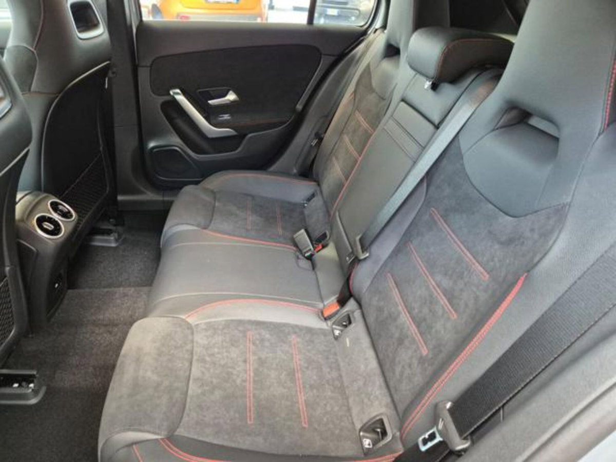 Mercedes-Benz Classe A 200 d AMG Line Premium Plus auto (16)