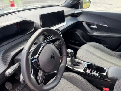Peugeot 2008 1.2 turbo Allure 100cv (3)