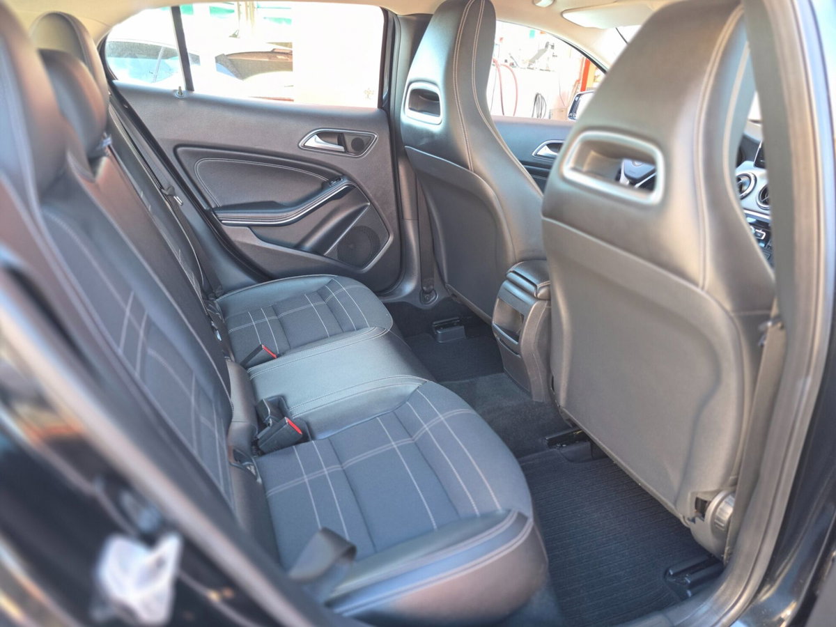 Mercedes-Benz GLA SUV 200 Sport (14)