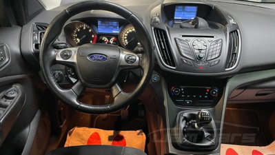 Ford Kuga 2.0 TDCI 140 CV 4WD Titanium (12)
