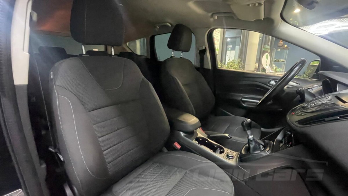 Ford Kuga 2.0 TDCI 140 CV 4WD Titanium (14)