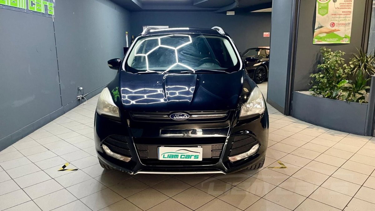 Ford Kuga 2.0 TDCI 140 CV 4WD Titanium (2)
