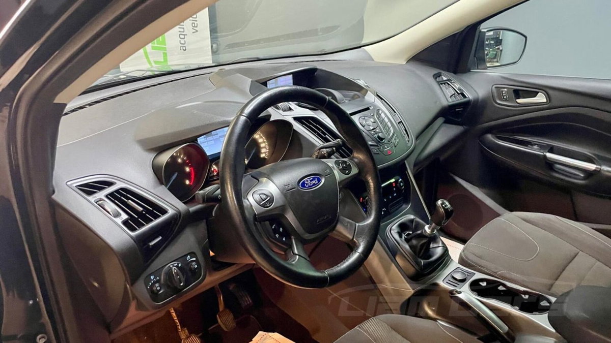 Ford Kuga 2.0 TDCI 140 CV 4WD Titanium (9)