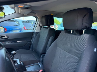 Peugeot 5008 2.0 HDi 150CV Féline (11)