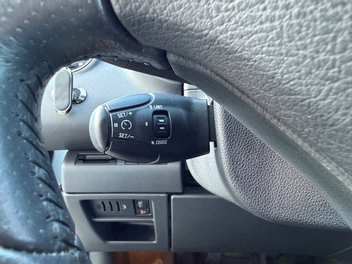 Peugeot 5008 2.0 HDi 150CV Féline (13)