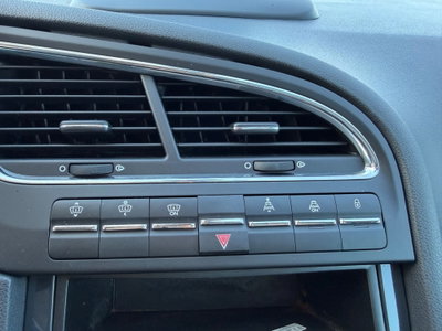 Peugeot 5008 2.0 HDi 150CV Féline (16)