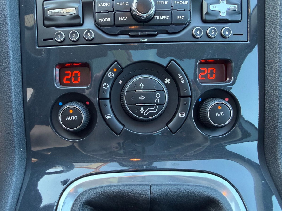 Peugeot 5008 2.0 HDi 150CV Féline (18)