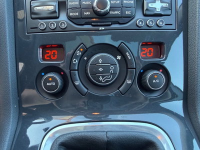 Peugeot 5008 2.0 HDi 150CV Féline (18)