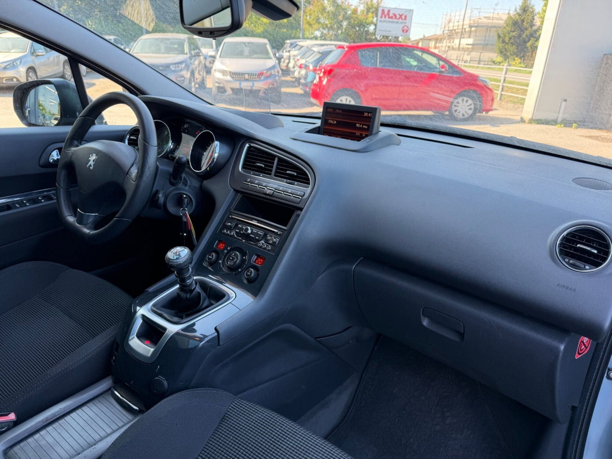 Peugeot 5008 2.0 HDi 150CV Féline (20)