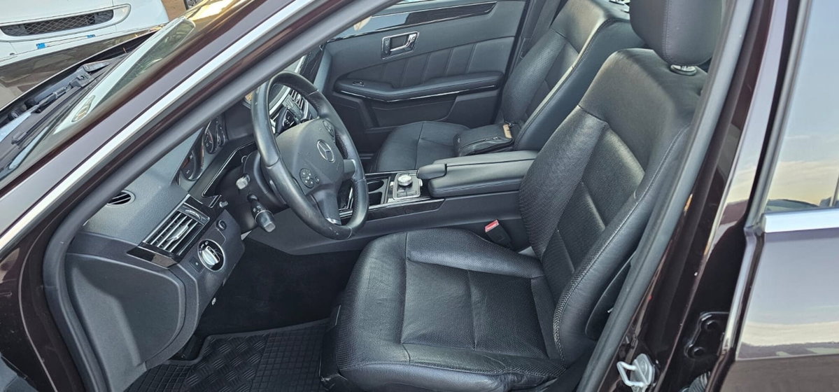 Mercedes-Benz Classe E 350 CDI BlueEFFICIENCY 4M. Avantg. AMG (6)