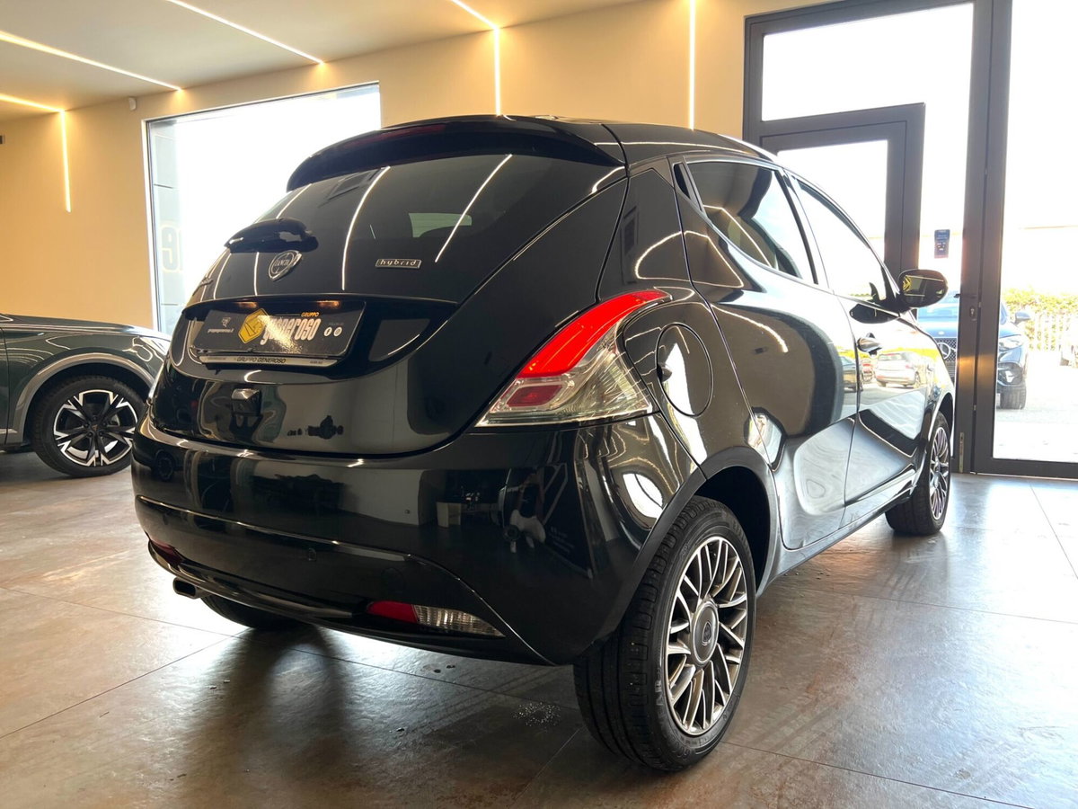 Lancia Ypsilon 1.0 FireFly 5 porte S&S Hybrid Gold Plus (3)
