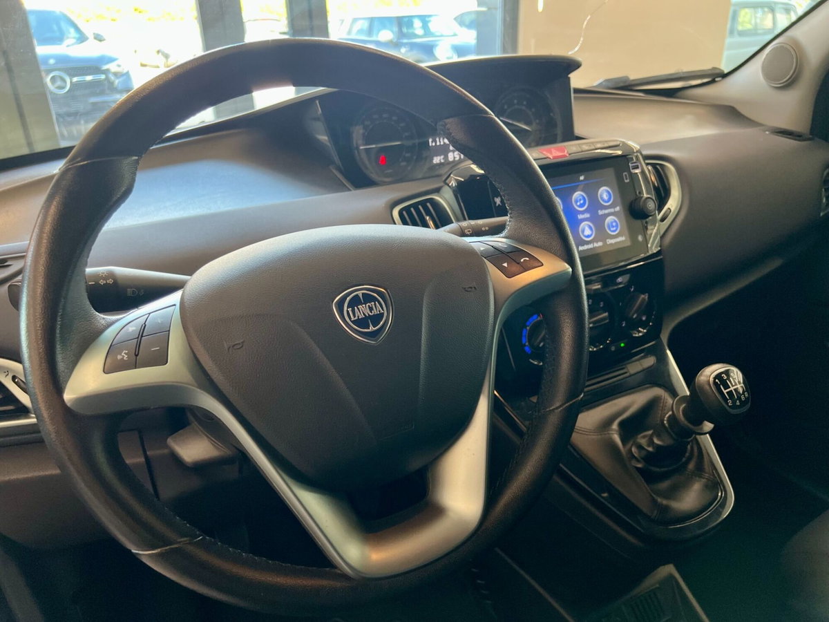 Lancia Ypsilon 1.0 FireFly 5 porte S&S Hybrid Gold Plus (9)