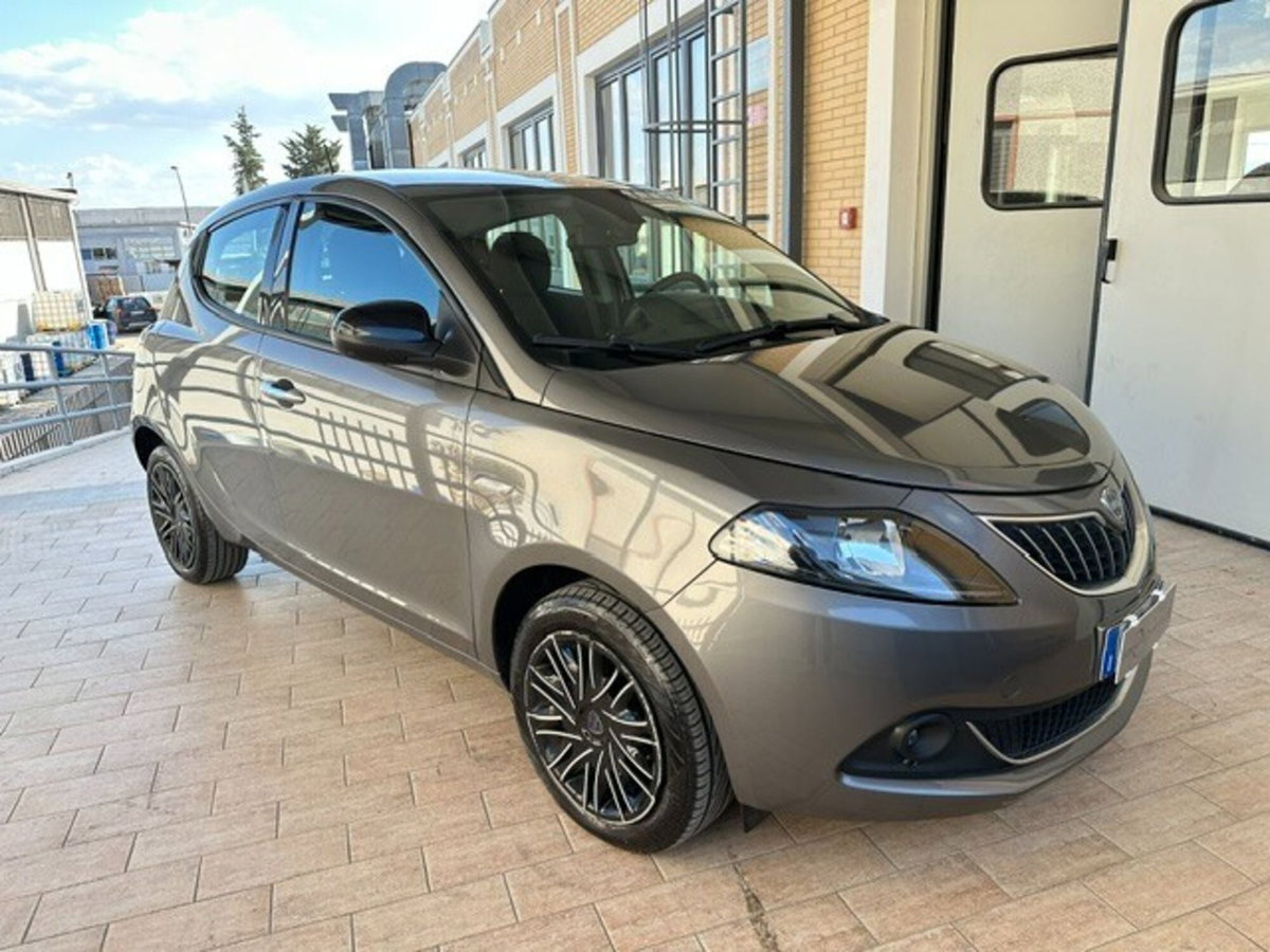 Lancia Ypsilon 1.0 FireFly 5 porte S&S Hybrid Gold Plus (3)