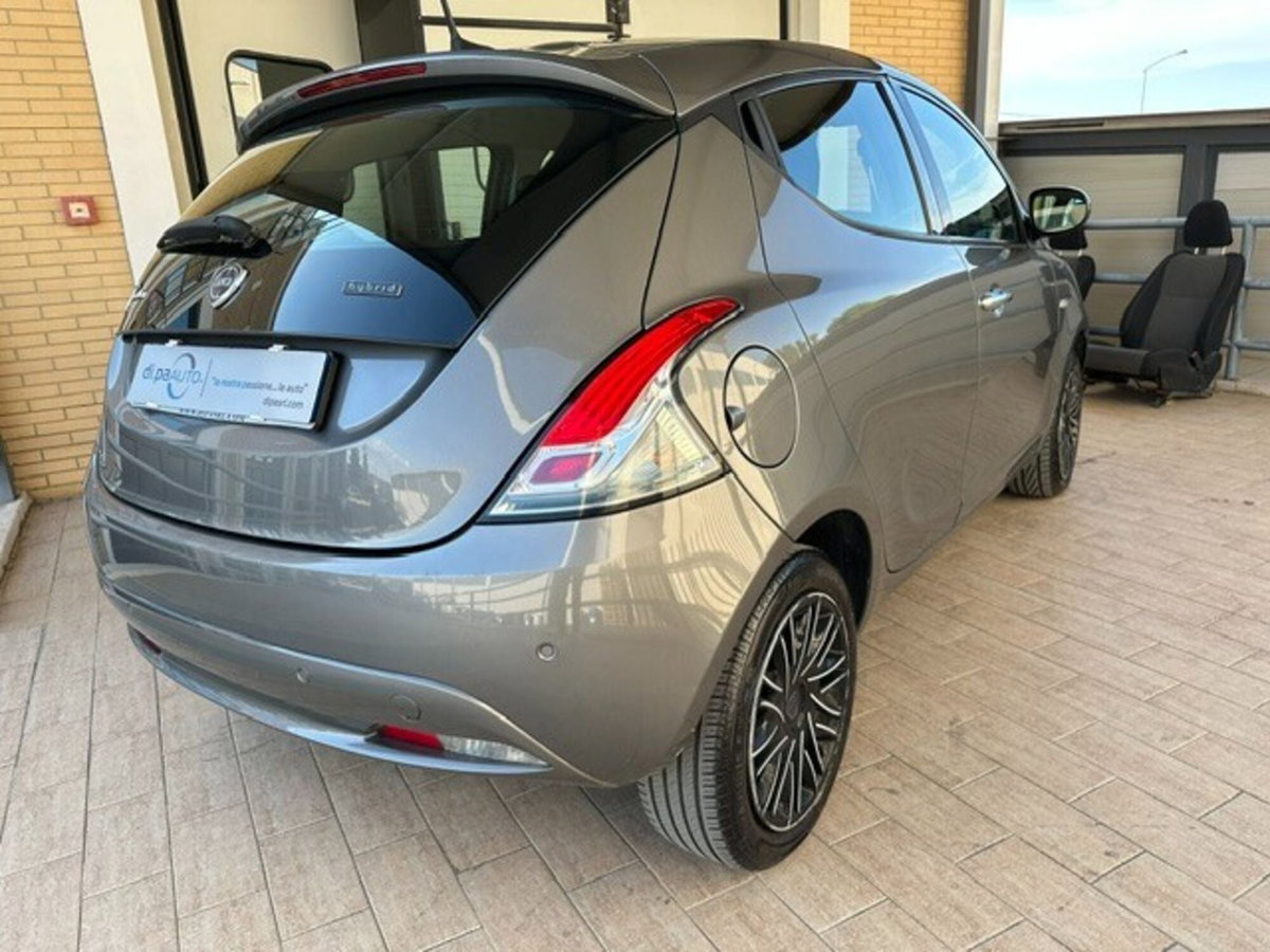 Lancia Ypsilon 1.0 FireFly 5 porte S&S Hybrid Gold Plus (4)