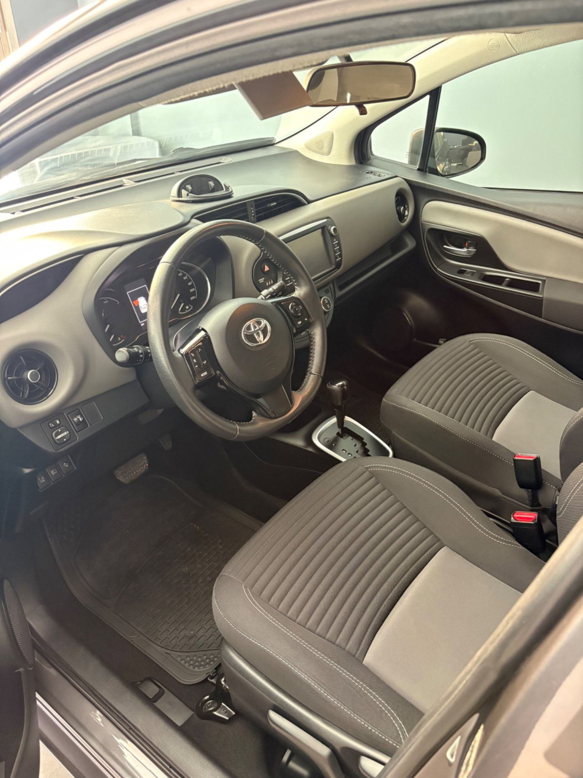 Toyota Yaris 1.5 Hybrid 5 porte Energy (13)