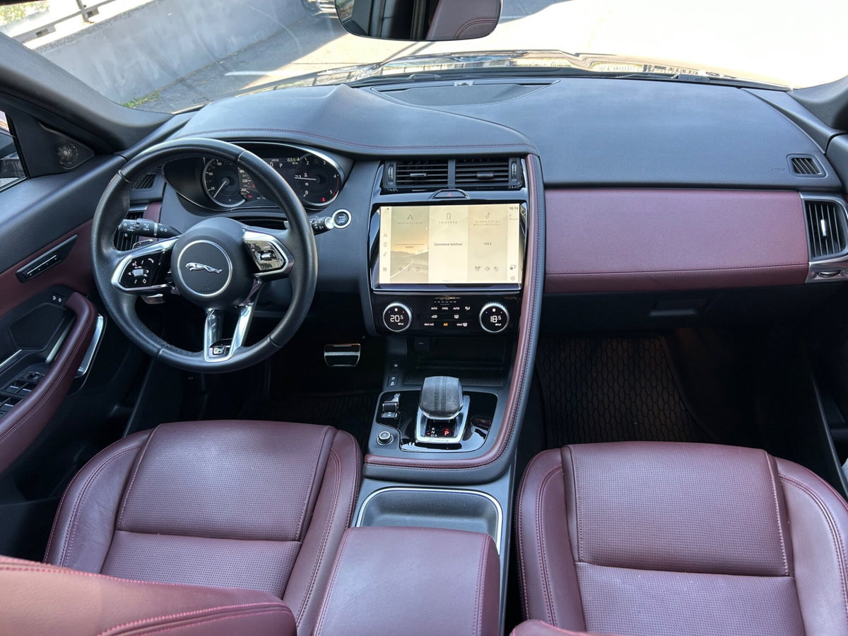 Jaguar E-Pace 2.0d i4 mhev R-Dynamic SE awd 163cv auto (16)