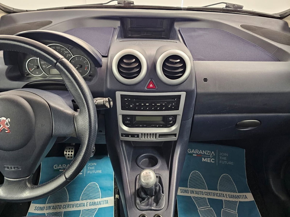 Peugeot 1007 1.4 Trendy (8)
