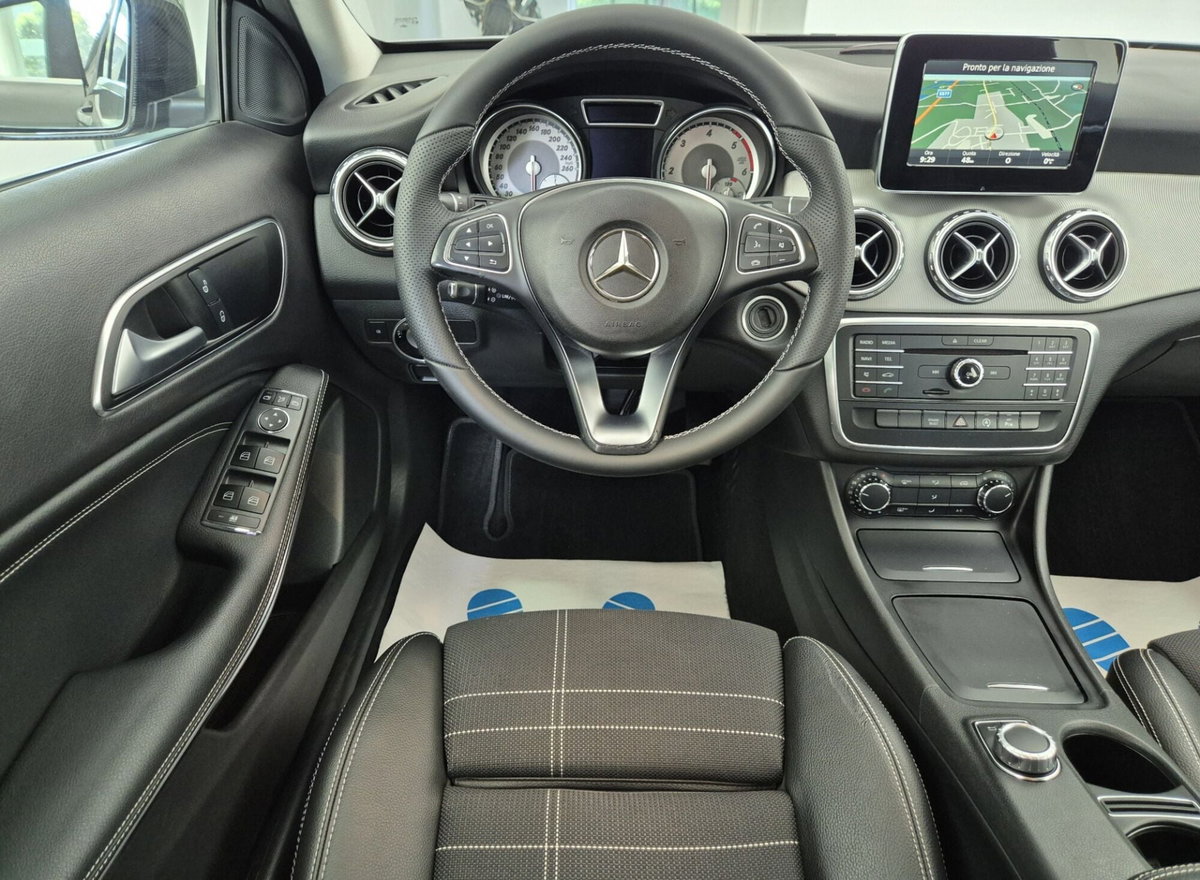 Mercedes-Benz GLA SUV 180 d Automatic Sport (17)