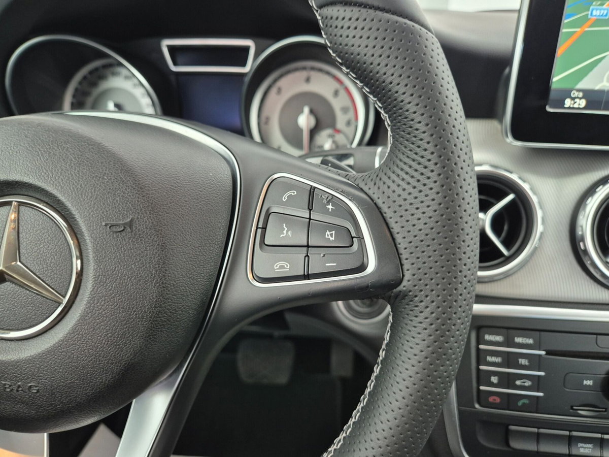 Mercedes-Benz GLA SUV 180 d Automatic Sport (20)
