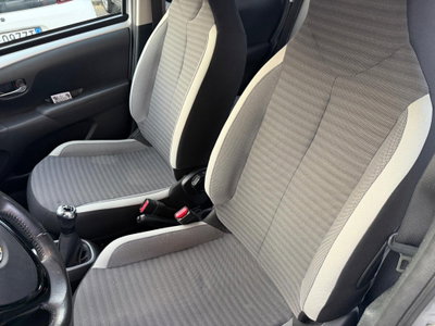 Toyota Aygo Connect 1.0 VVT-i 72 CV 5 porte x-play (12)