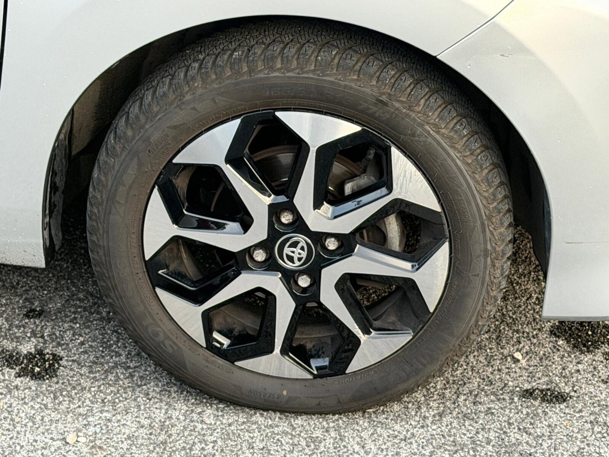 Toyota Aygo Connect 1.0 VVT-i 72 CV 5 porte x-play (14)