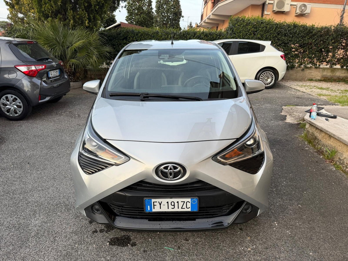 Toyota Aygo Connect 1.0 VVT-i 72 CV 5 porte x-play (2)