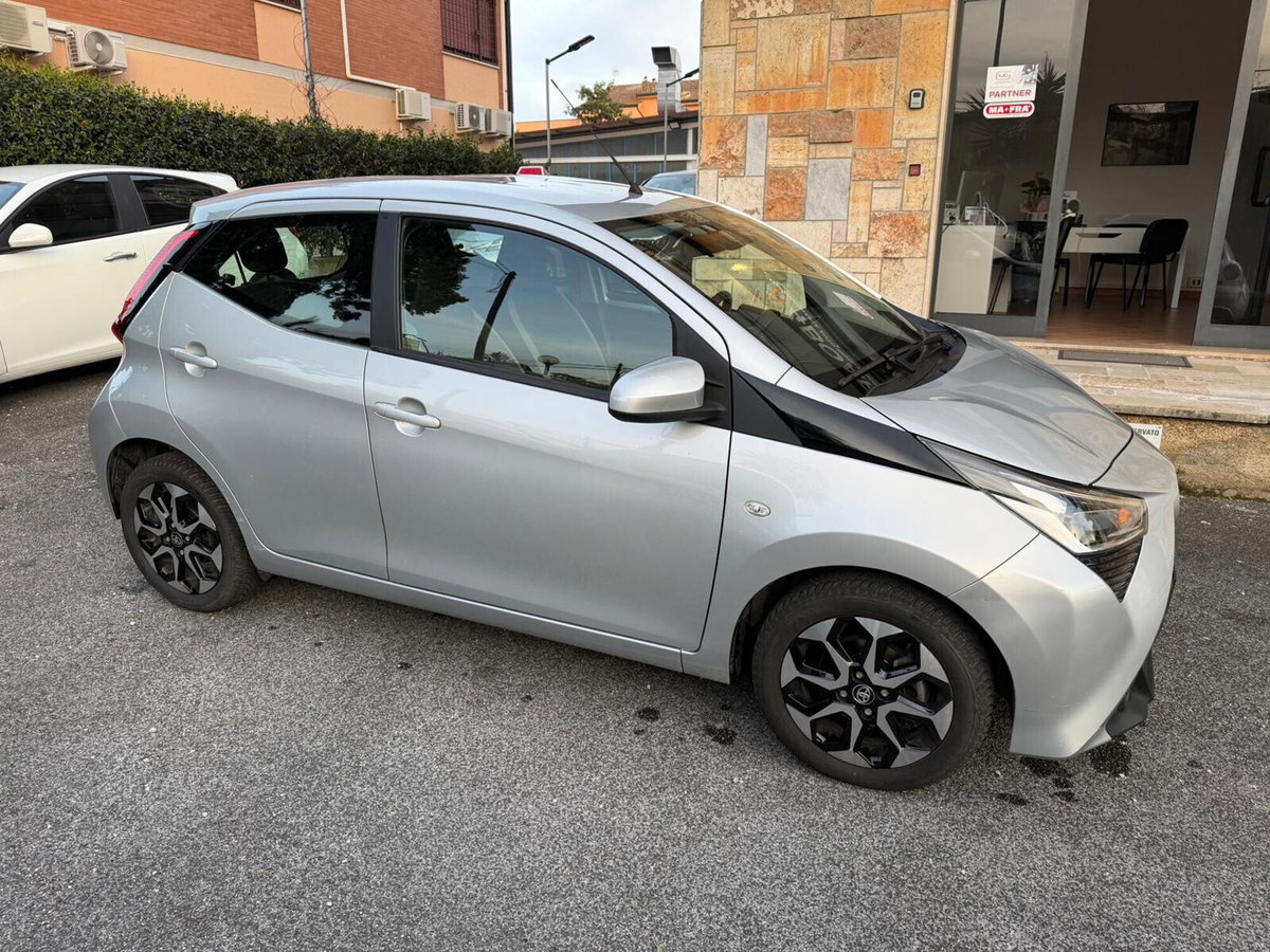 Toyota Aygo Connect 1.0 VVT-i 72 CV 5 porte x-play (4)