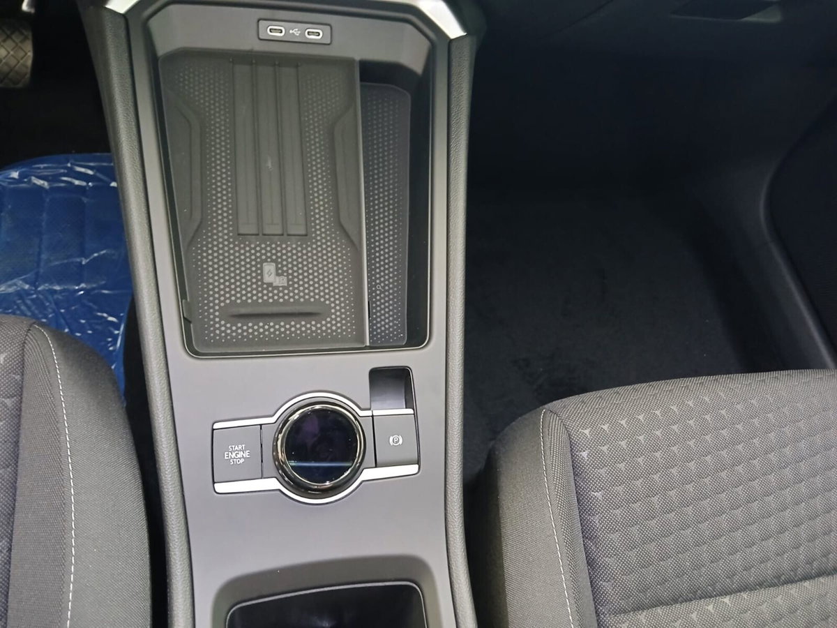 Volkswagen T-Roc 1.5 etsi Life 115cv dsg (10)