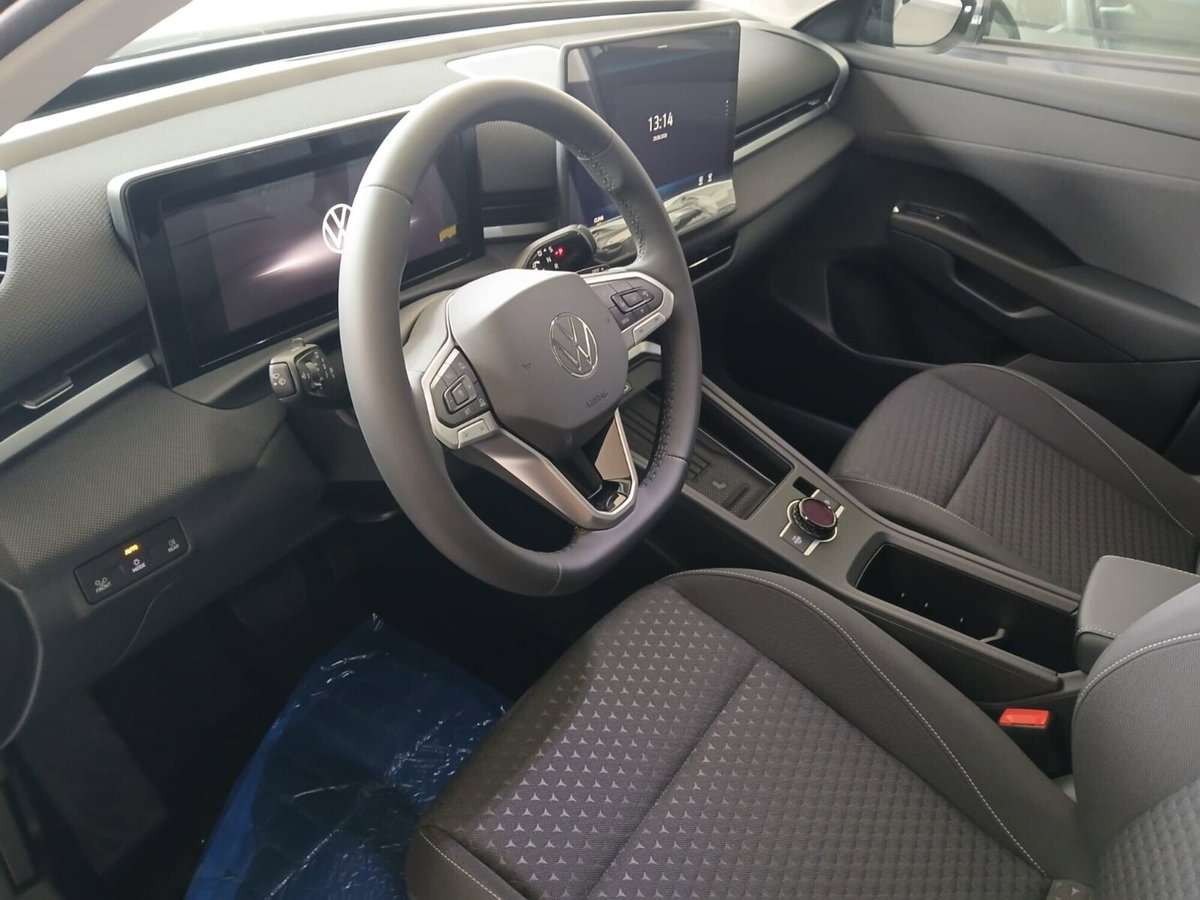 Volkswagen T-Roc 1.5 etsi Life 115cv dsg (4)
