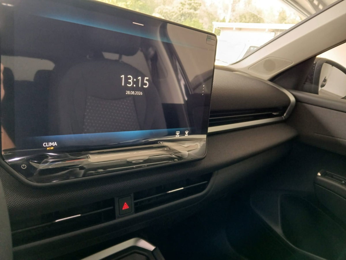 Volkswagen T-Roc 1.5 etsi Life 115cv dsg (9)