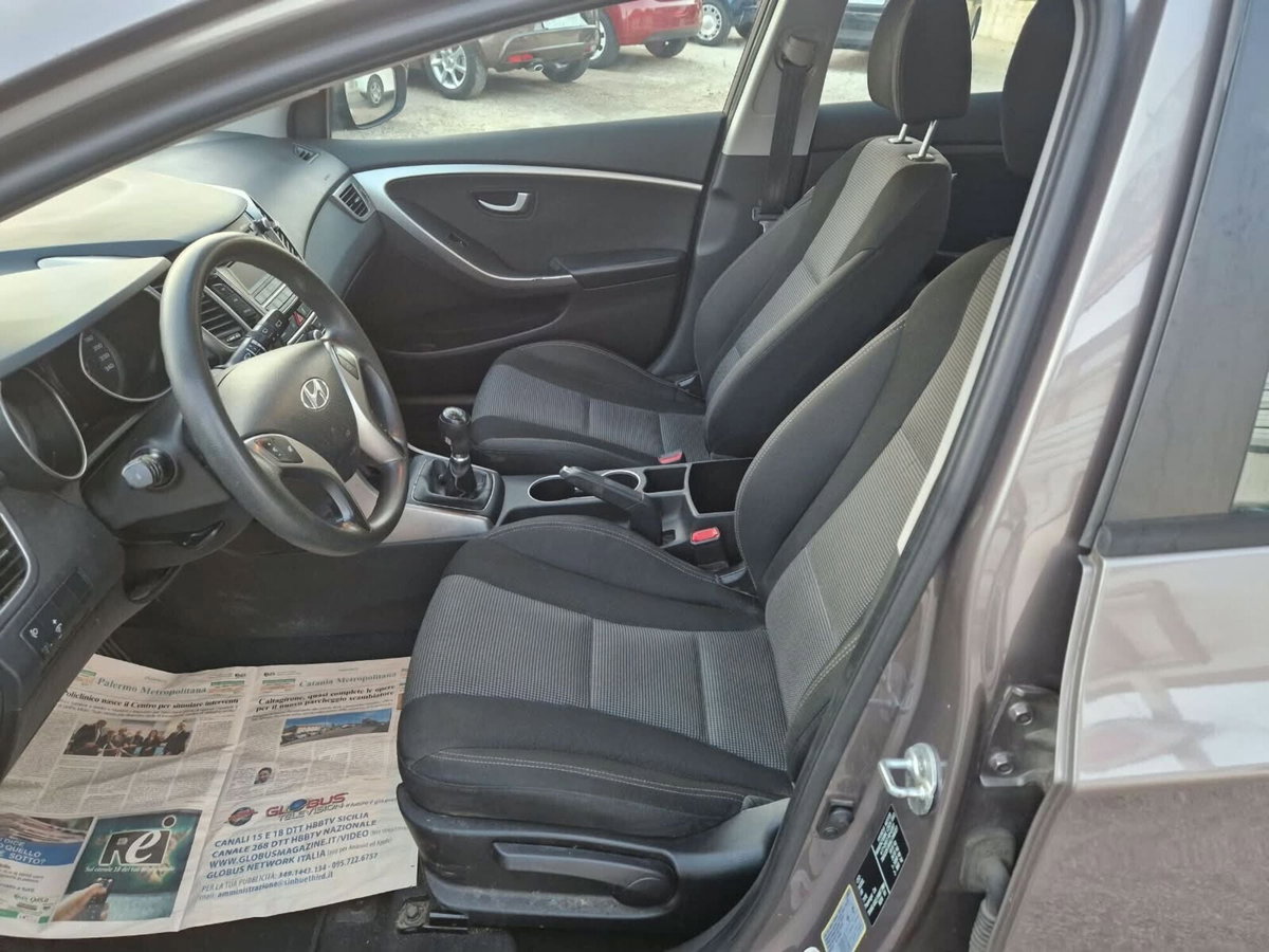 Hyundai i30 1.4 CRDi 5p. Classic (12)