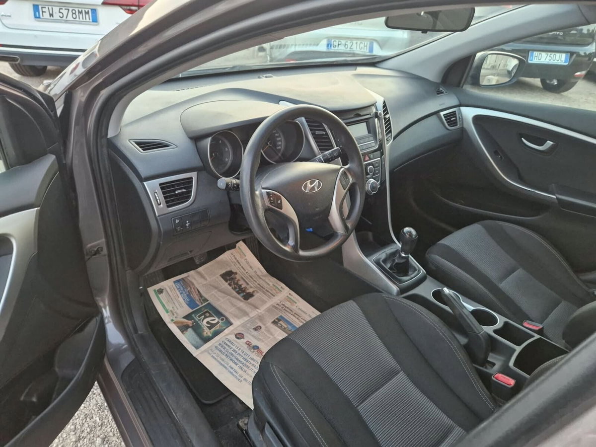 Hyundai i30 1.4 CRDi 5p. Classic (13)