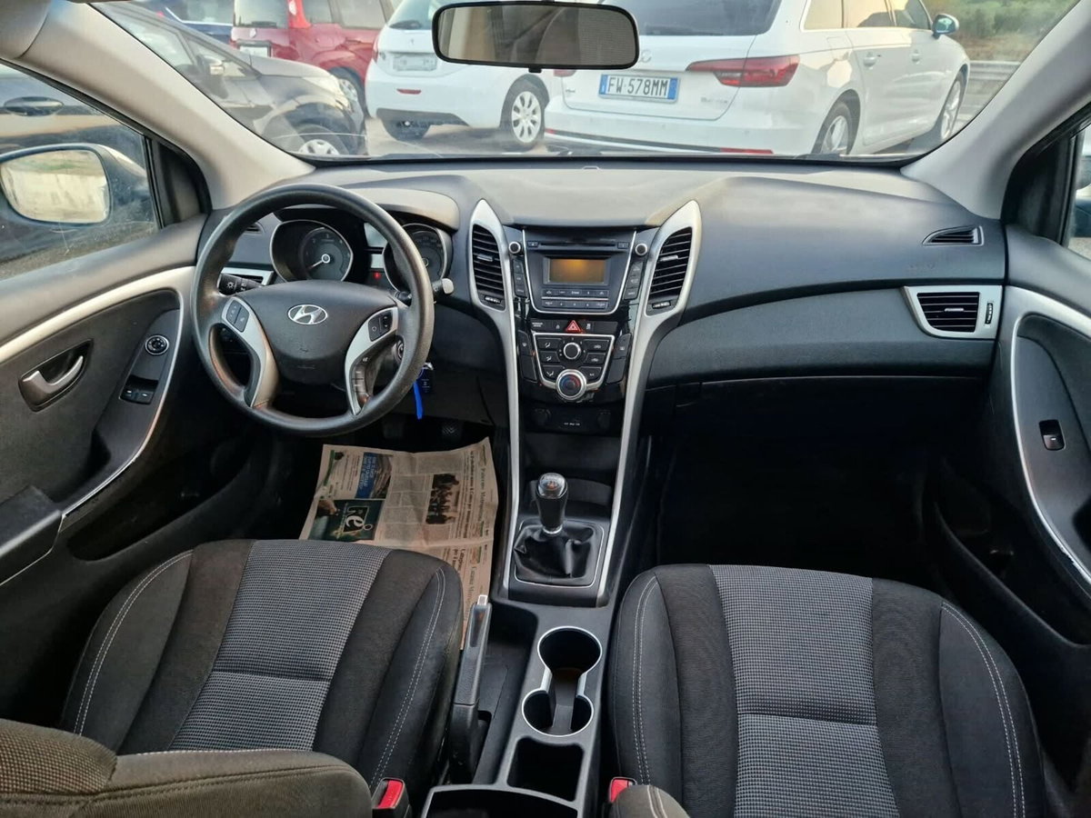 Hyundai i30 1.4 CRDi 5p. Classic (14)