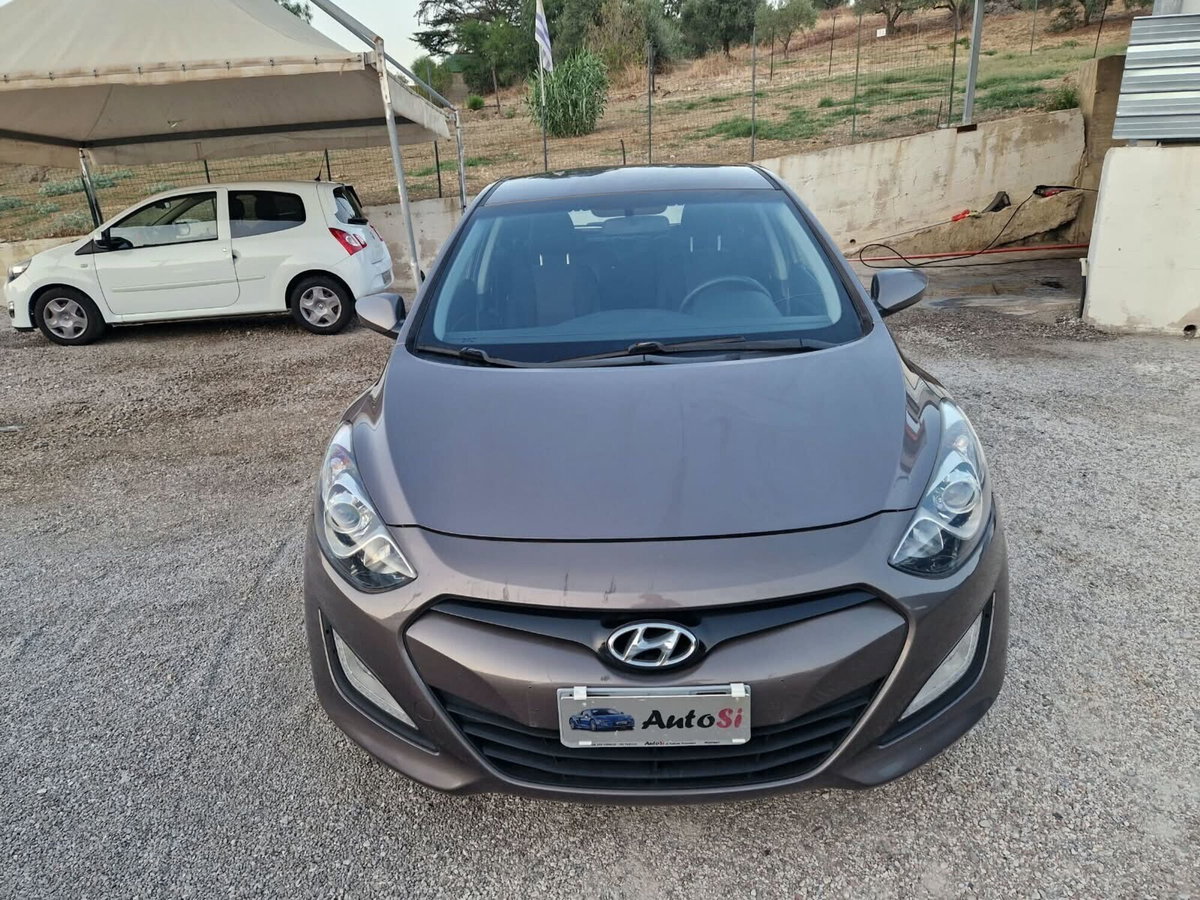 Hyundai i30 1.4 CRDi 5p. Classic (2)