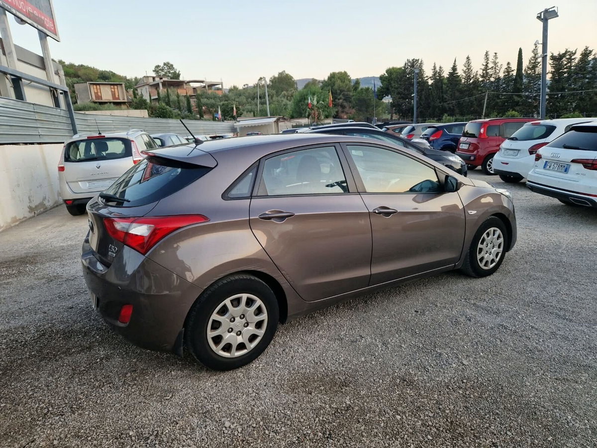 Hyundai i30 1.4 CRDi 5p. Classic (5)