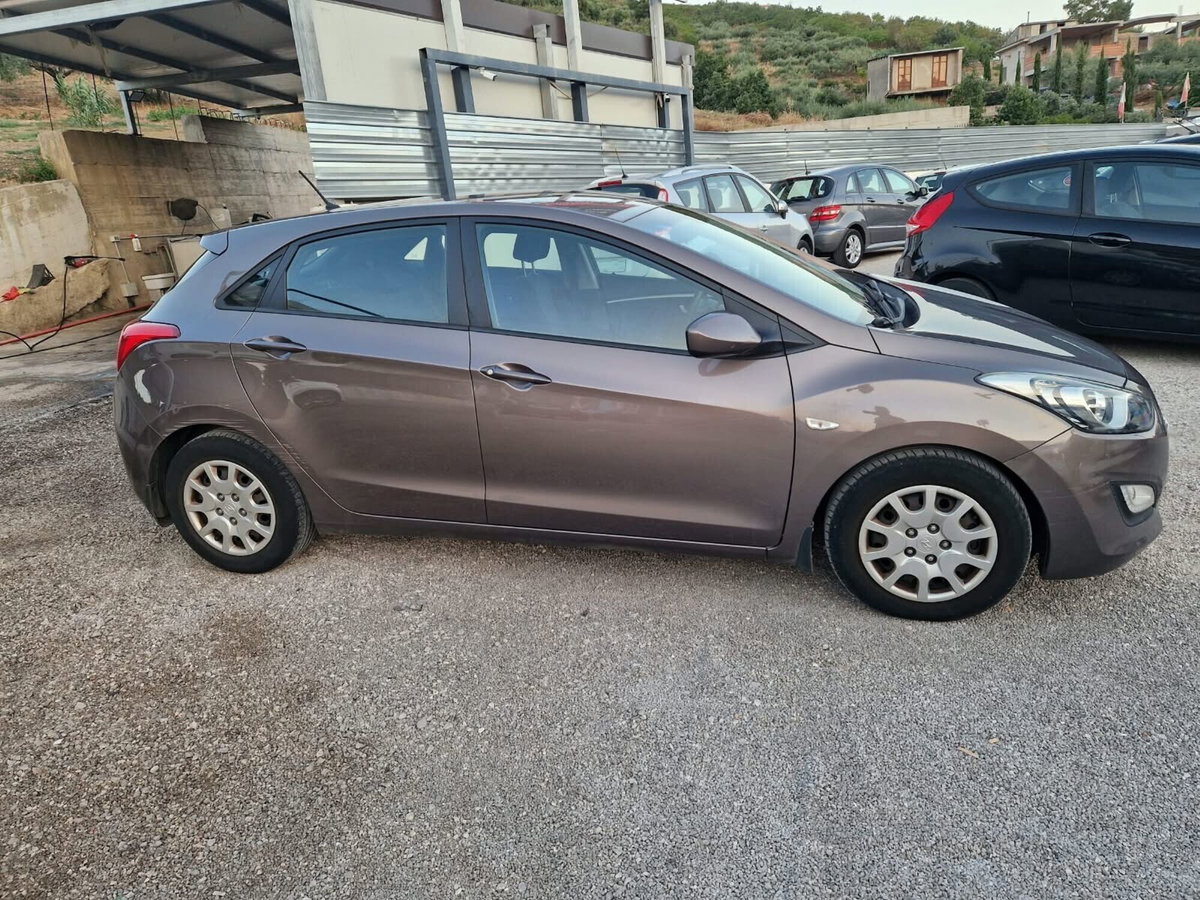Hyundai i30 1.4 CRDi 5p. Classic (6)