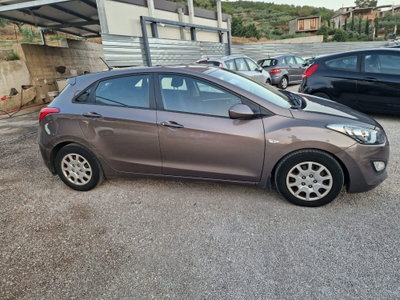 Hyundai i30 1.4 CRDi 5p. Classic (6)
