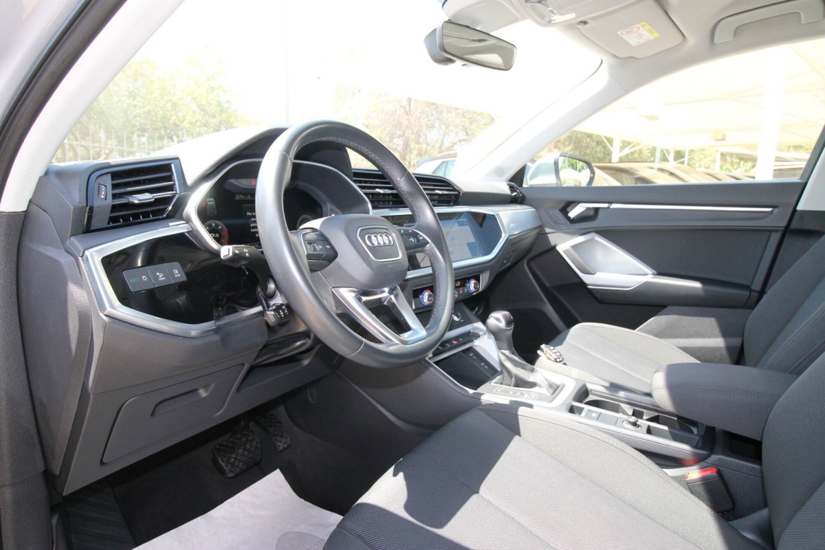 Audi Q3 35 TDI quattro S tronic Business (14)