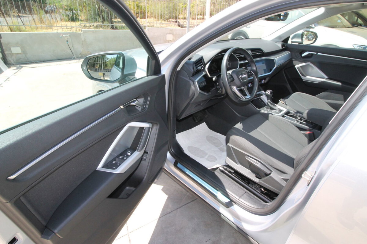 Audi Q3 35 TDI quattro S tronic Business (16)