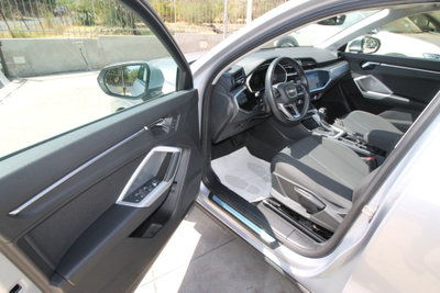 Audi Q3 35 TDI quattro S tronic Business (16)