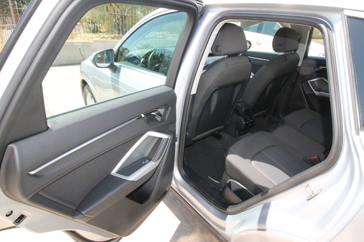 Audi Q3 35 TDI quattro S tronic Business (17)