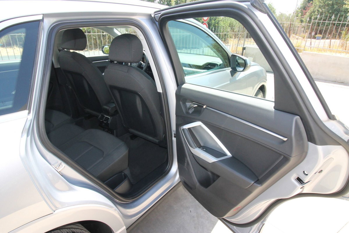 Audi Q3 35 TDI quattro S tronic Business (18)