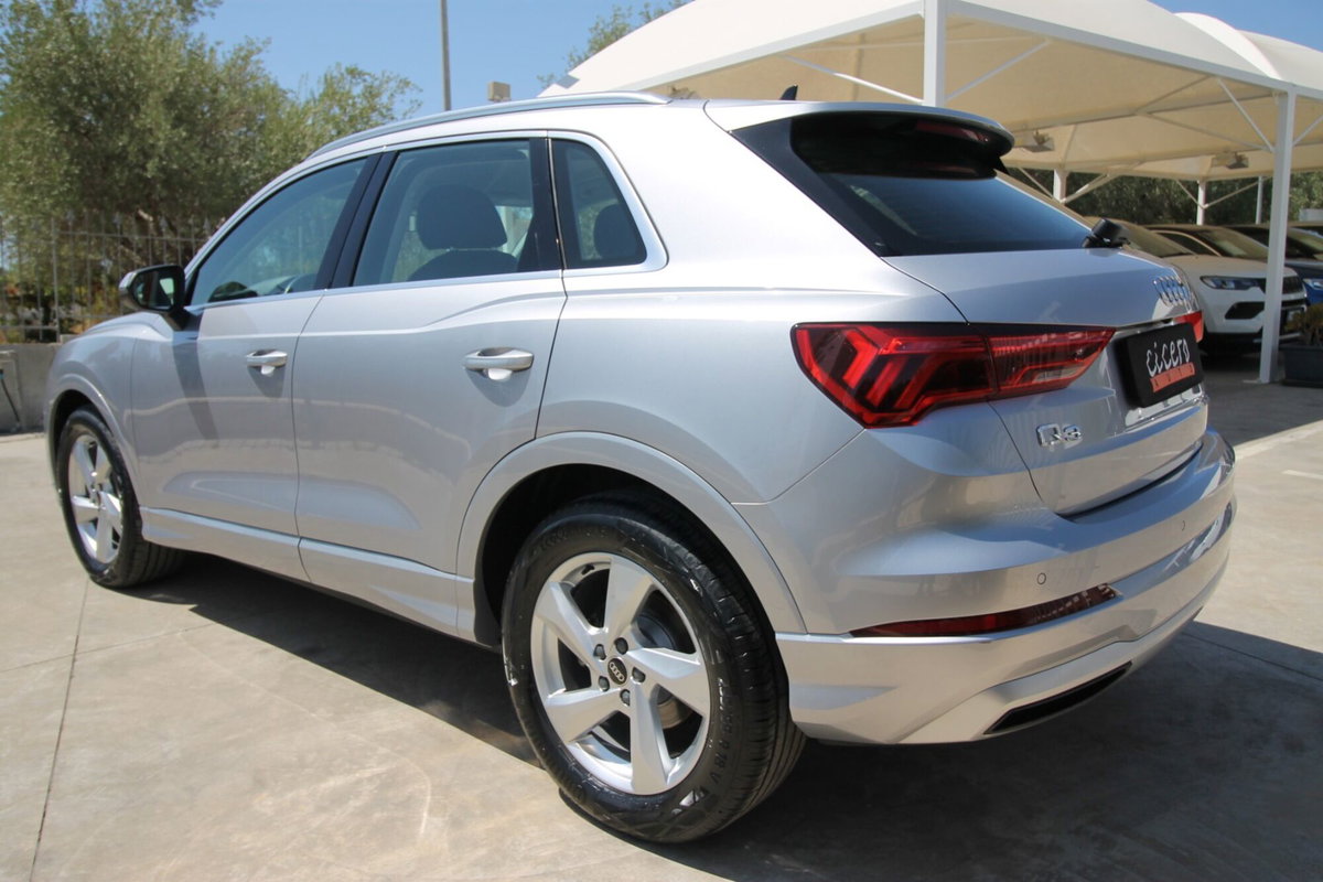 Audi Q3 35 TDI quattro S tronic Business (4)