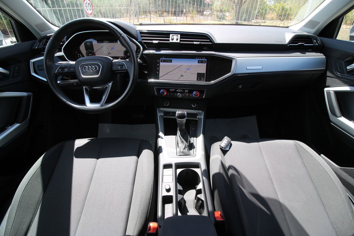 Audi Q3 35 TDI quattro S tronic Business (8)