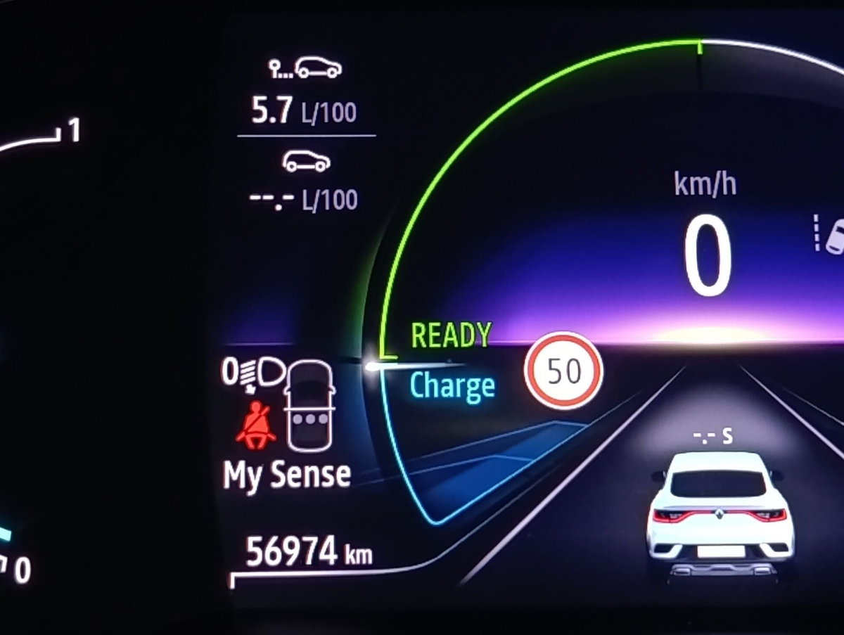 Renault Arkana E-Tech 145 CV Intens (12)