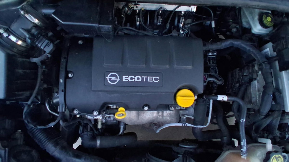 Opel Corsa 1.4 90CV GPL Tech 5 porte Cosmo (13)