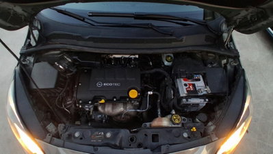 Opel Corsa 1.4 90CV GPL Tech 5 porte Cosmo (14)