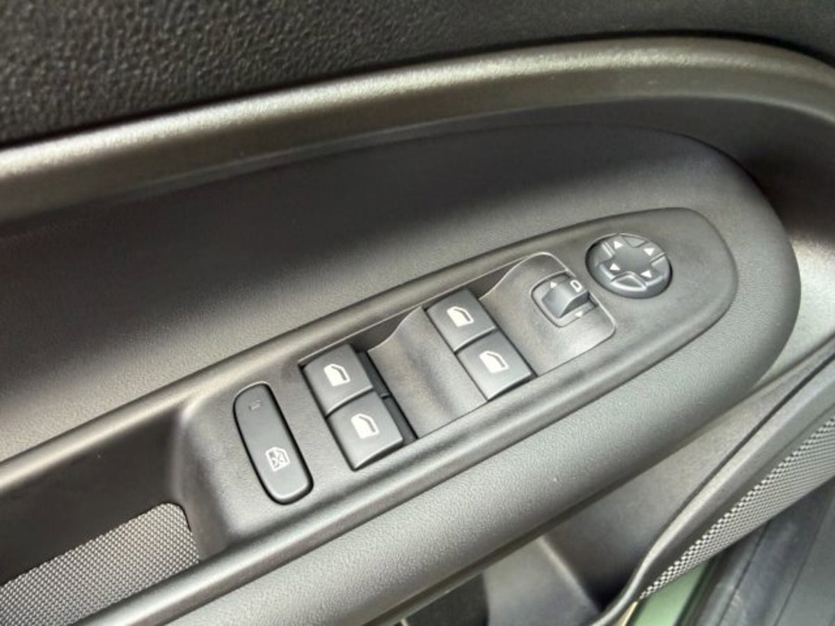 Jeep Avenger 1.2 turbo Altitude fwd 100cv (17)