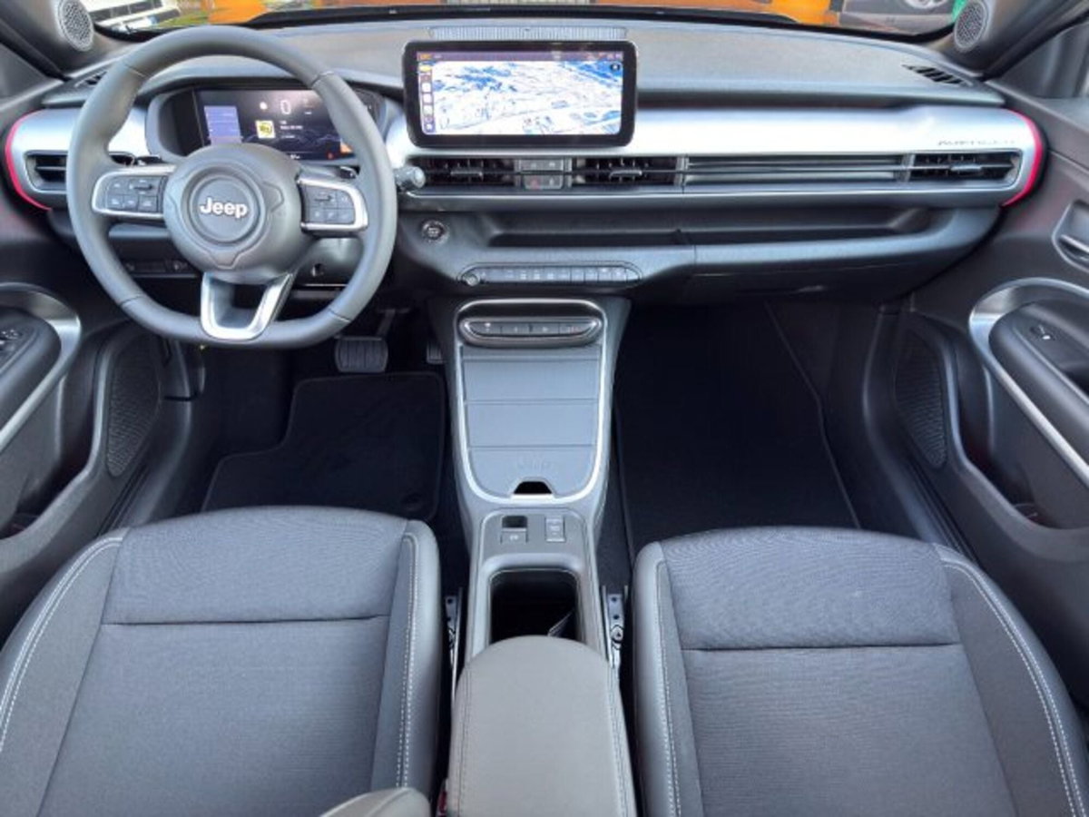 Jeep Avenger 1.2 turbo e-hybrid mhev Summit fwd 110cv edct6 (8)
